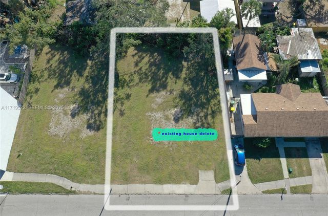 1744 10th Street, Sarasota, FL 34236