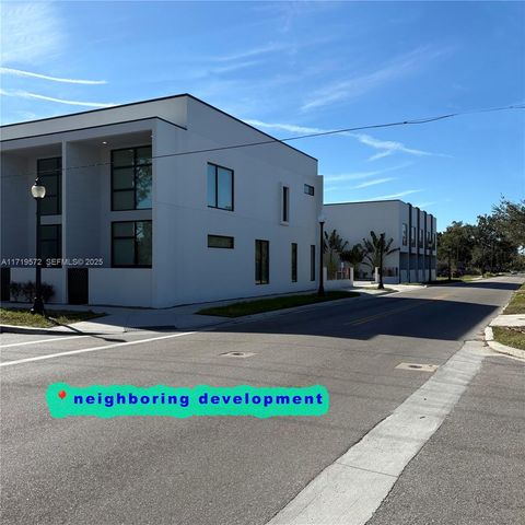 1744 10th Street, Sarasota, FL 34236
