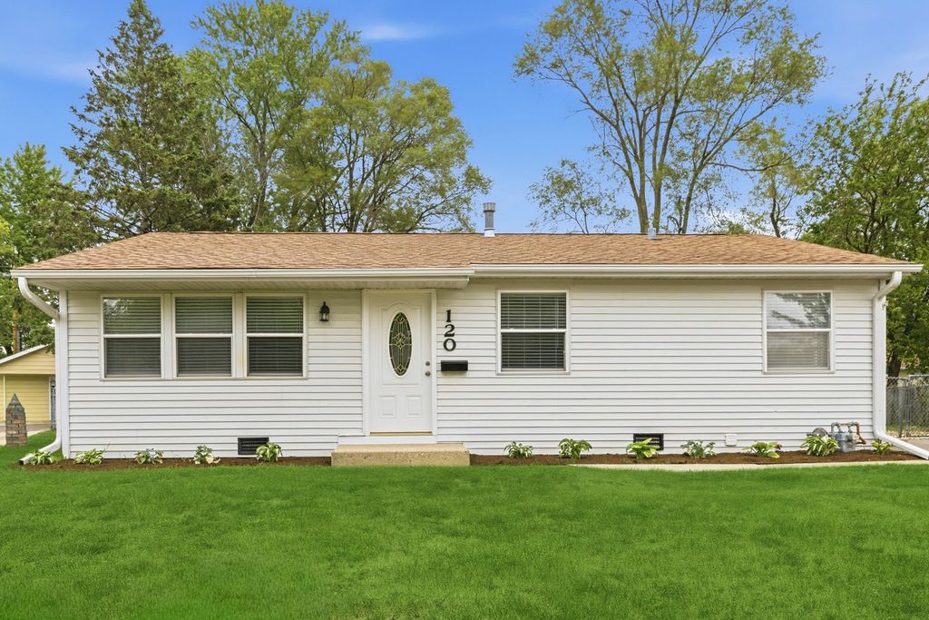 120 Adobe Circle, Carpentersville, IL 60110
