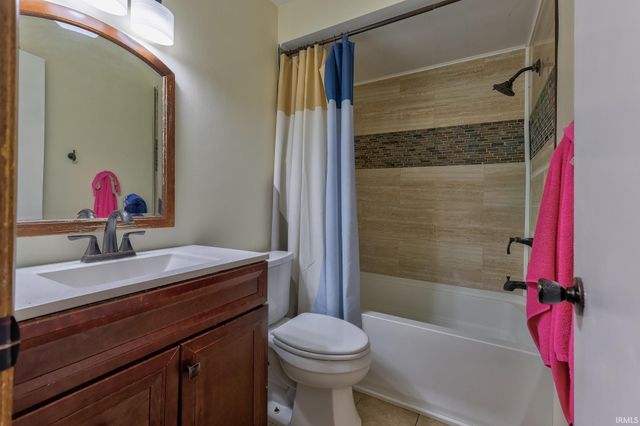 3229 Autumnwood Way, Evansville, IN 47715