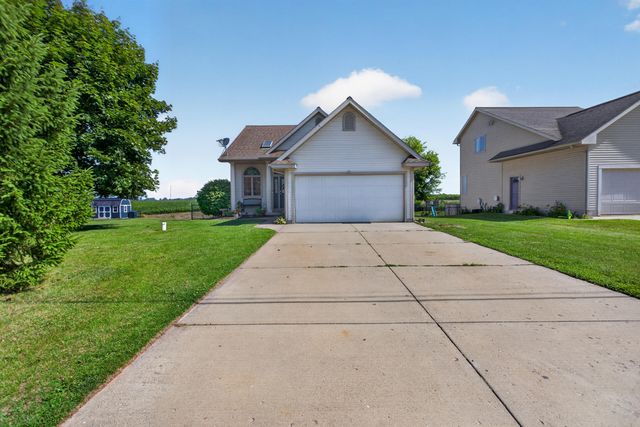 290 Somerset Drive, Cement City, MI 49233