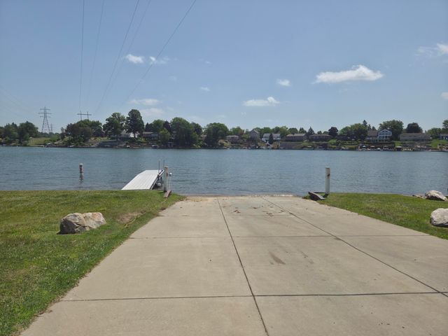 290 Somerset Drive, Cement City, MI 49233