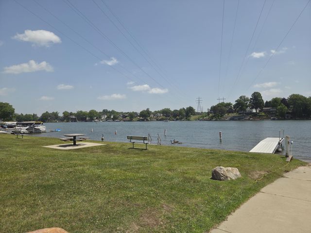 290 Somerset Drive, Cement City, MI 49233