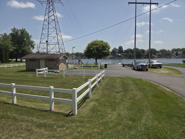 290 Somerset Drive, Cement City, MI 49233