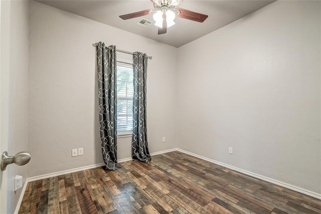 616 E Washington Avenue, Guthrie, OK 73044