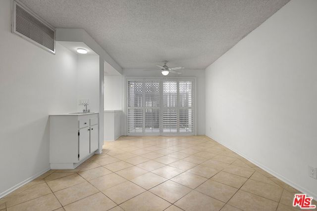 12951 Riverside Drive 4, Sherman Oaks, CA 91423