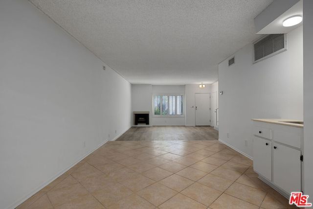 12951 Riverside Drive 4, Sherman Oaks, CA 91423
