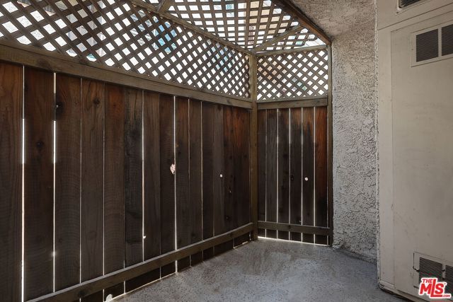 12951 Riverside Drive 4, Sherman Oaks, CA 91423