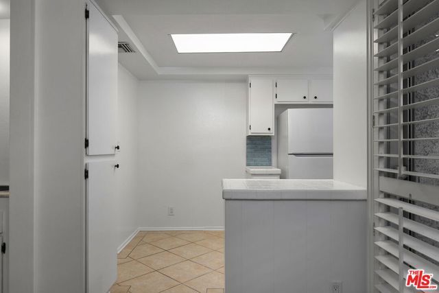 12951 Riverside Drive 4, Sherman Oaks, CA 91423