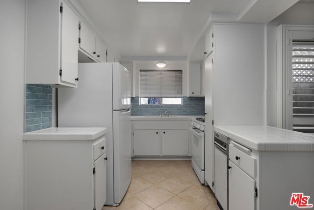 12951 Riverside Drive 4, Sherman Oaks, CA 91423
