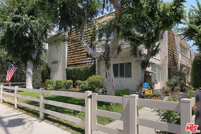 12951 Riverside Drive 4, Sherman Oaks, CA 91423