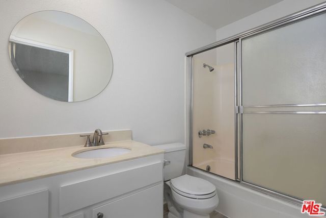 12951 Riverside Drive 4, Sherman Oaks, CA 91423