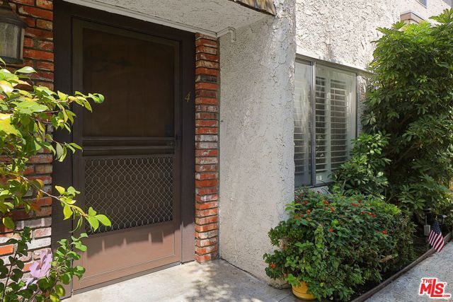 12951 Riverside Drive 4, Sherman Oaks, CA 91423