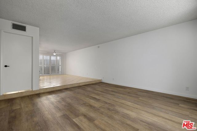 12951 Riverside Drive 4, Sherman Oaks, CA 91423