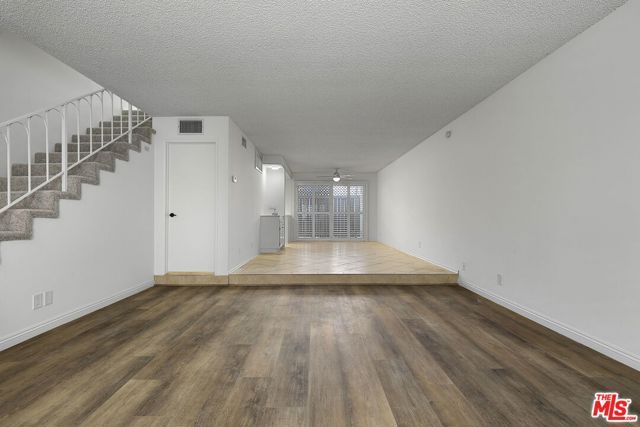 12951 Riverside Drive 4, Sherman Oaks, CA 91423