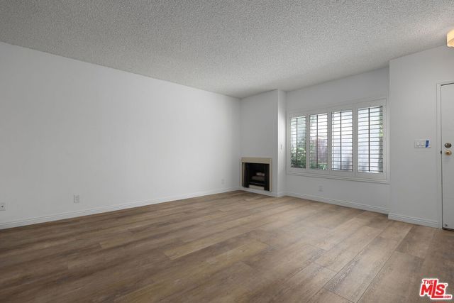 12951 Riverside Drive 4, Sherman Oaks, CA 91423