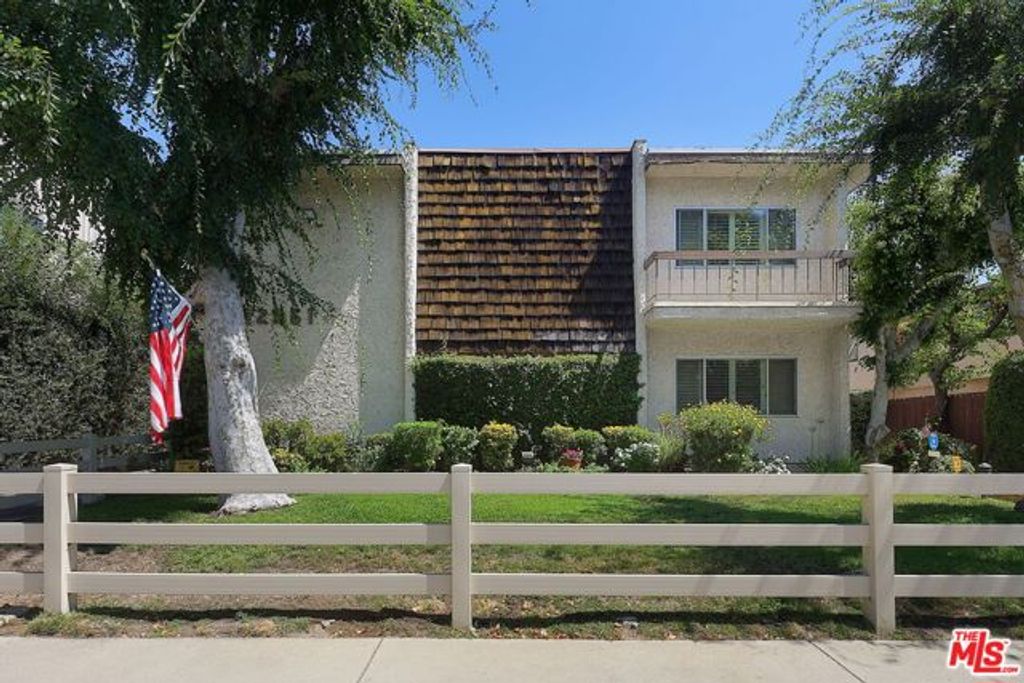 12951 Riverside Drive 4, Sherman Oaks, CA 91423