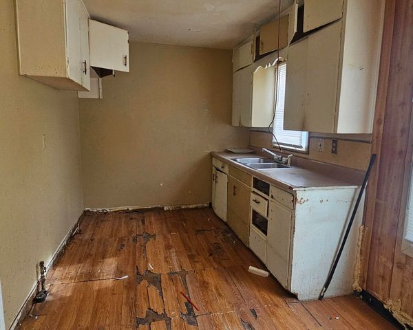 2421 E 22nd ST N, Wichita, KS 67219