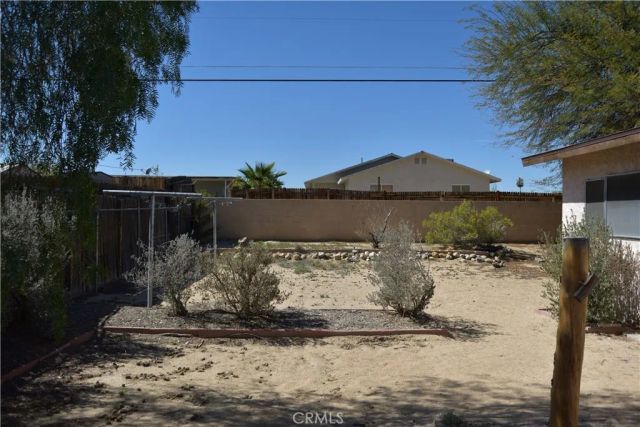 5372 Daisy, 29 Palms, CA 92277