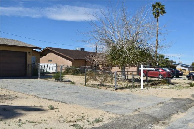 5372 Daisy, 29 Palms, CA 92277