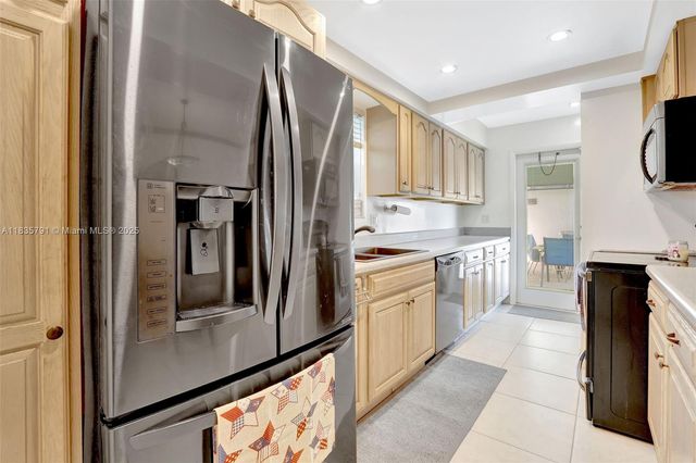 3511 Fairfax Dr, Fort Lauderdale, FL 33312