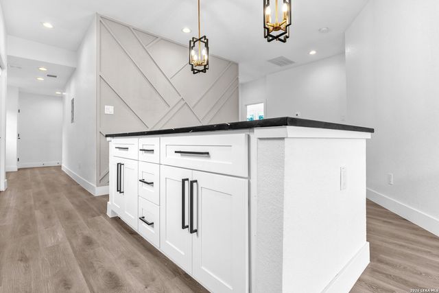 2007 W Magnolia Ave, San Antonio, TX 78201