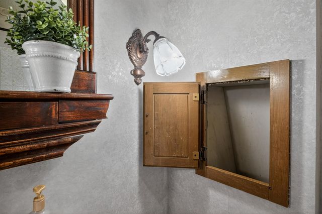 1026 N Doris St, Wichita, KS 67212