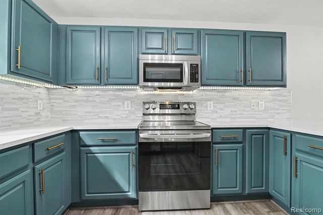 1111 Fountain View Circle, South Lyon, MI 48178
