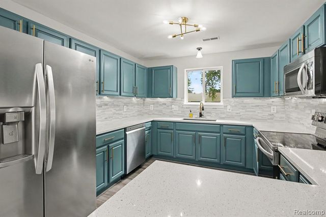 1111 Fountain View Circle, South Lyon, MI 48178