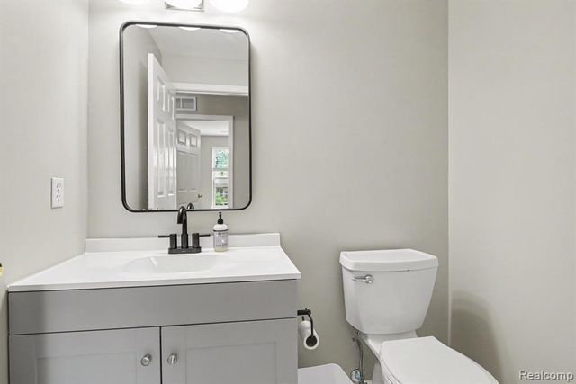 1111 Fountain View Circle, South Lyon, MI 48178