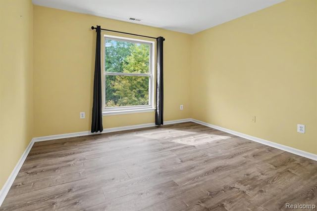 1111 Fountain View Circle, South Lyon, MI 48178