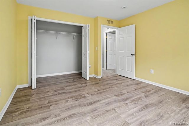1111 Fountain View Circle, South Lyon, MI 48178