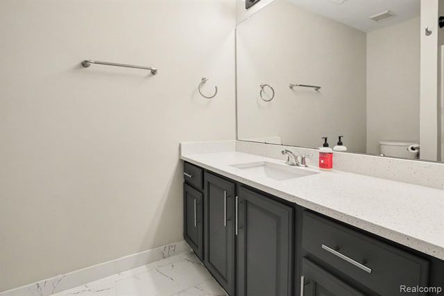 1111 Fountain View Circle, South Lyon, MI 48178