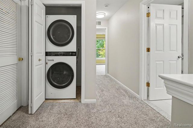 1111 Fountain View Circle, South Lyon, MI 48178