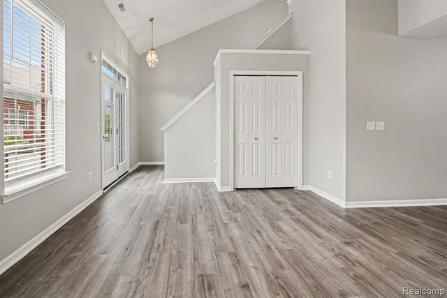 1111 Fountain View Circle, South Lyon, MI 48178