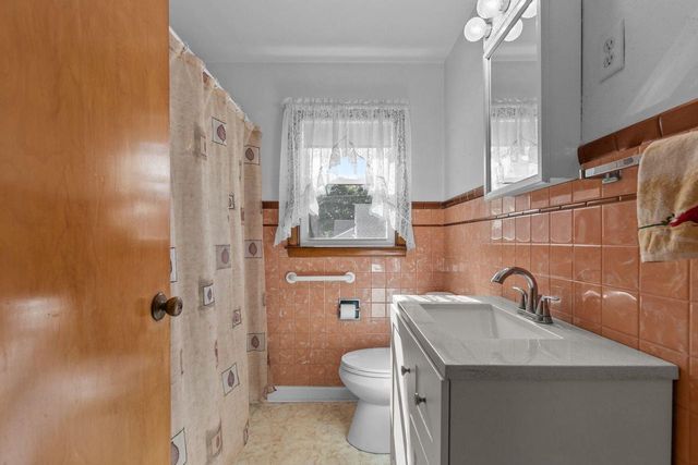 521 W 7TH STREET, Kaukauna, WI 54130