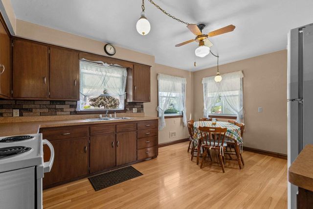 521 W 7TH STREET, Kaukauna, WI 54130