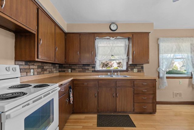 521 W 7TH STREET, Kaukauna, WI 54130