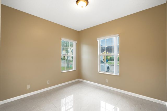 1241 NW 27th Ave, Pompano Beach, FL 33069