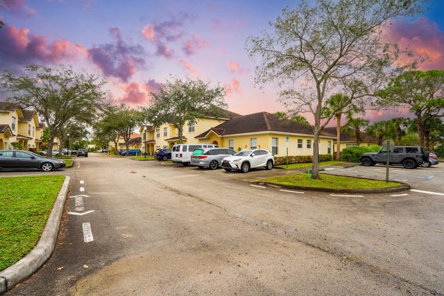 1241 NW 27th Ave, Pompano Beach, FL 33069