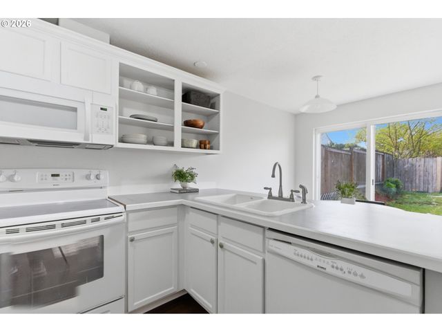 8945 N CALVERT Ave, Portland, OR 97217