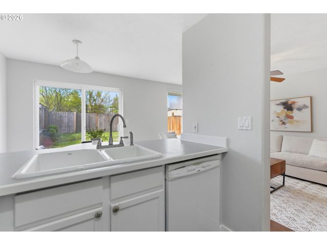 8945 N CALVERT Ave, Portland, OR 97217