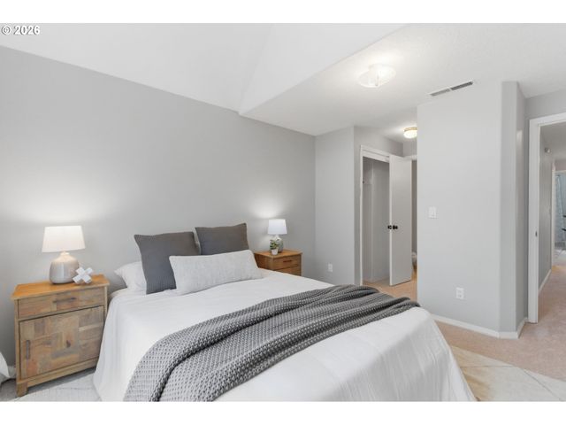 8945 N CALVERT Ave, Portland, OR 97217