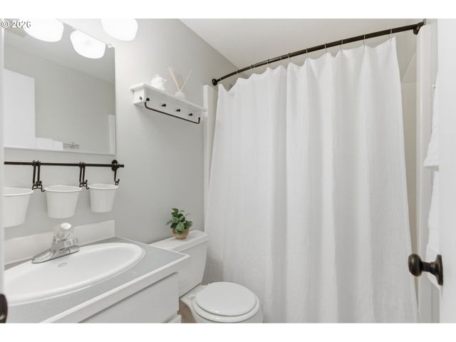 8945 N CALVERT Ave, Portland, OR 97217