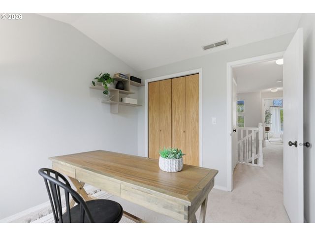 8945 N CALVERT Ave, Portland, OR 97217