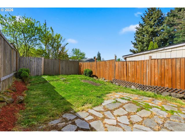 8945 N CALVERT Ave, Portland, OR 97217