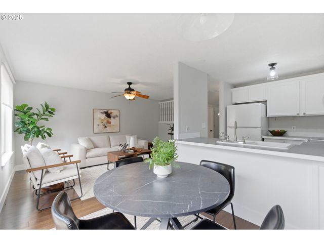 8945 N CALVERT Ave, Portland, OR 97217