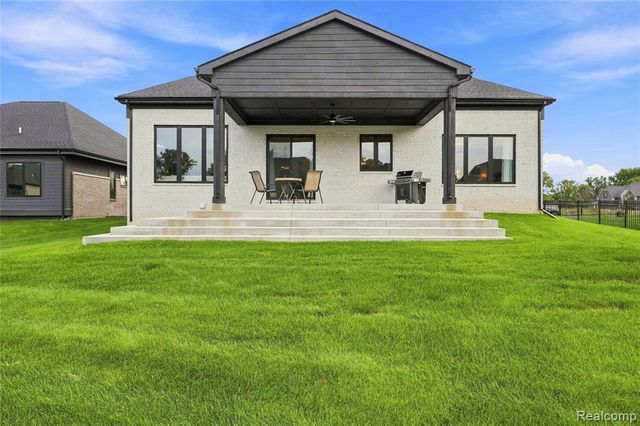 13843 Quail View Drive, Washington, MI 48094