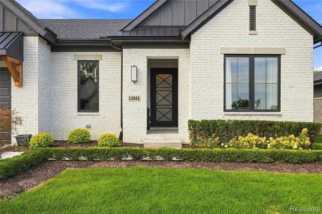 13843 Quail View Drive, Washington, MI 48094