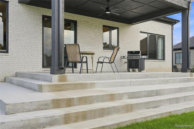 13843 Quail View Drive, Washington, MI 48094